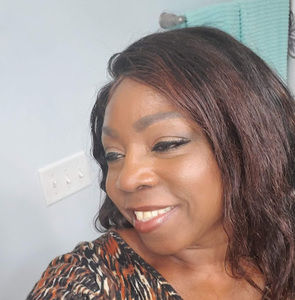 Meet your Posher, Iris